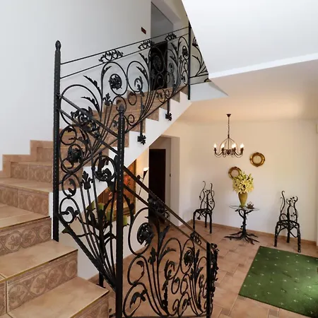 לינה וארוחת בוקר Residenz Selena